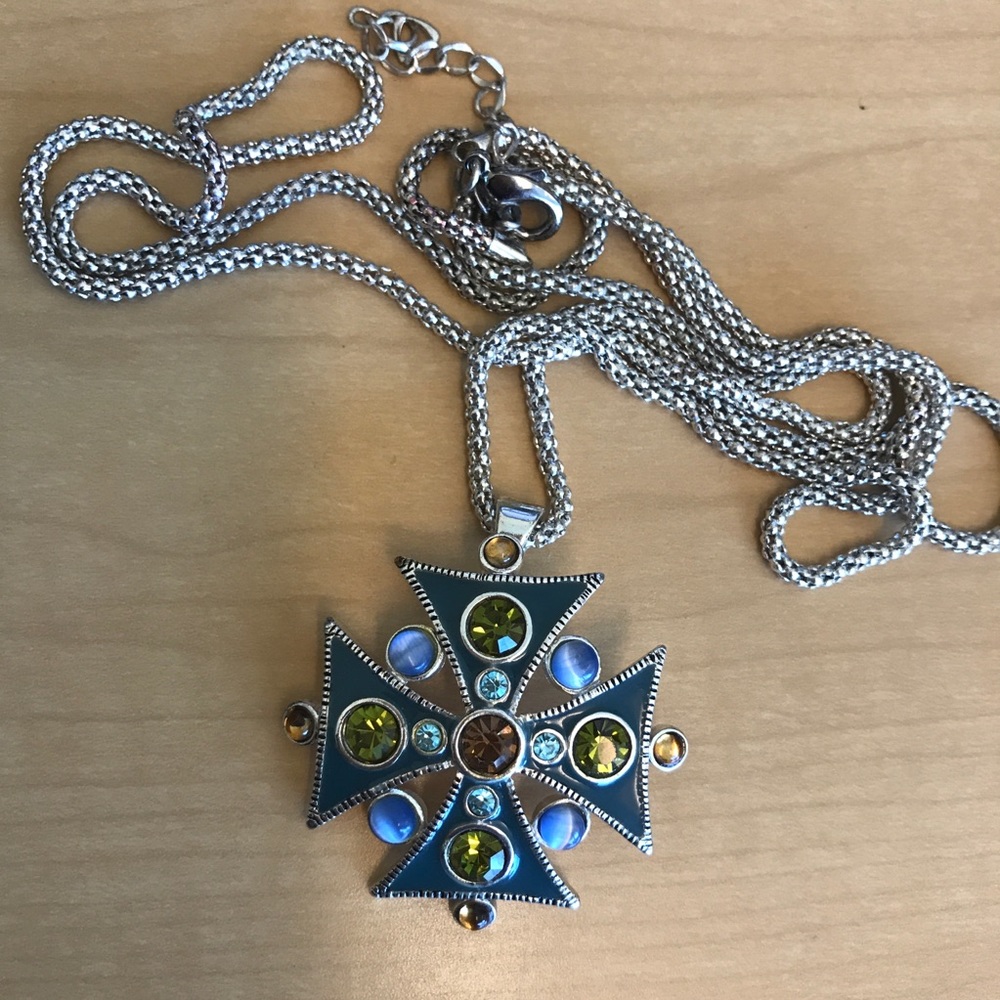 Silver Tone Necklace with Pendant